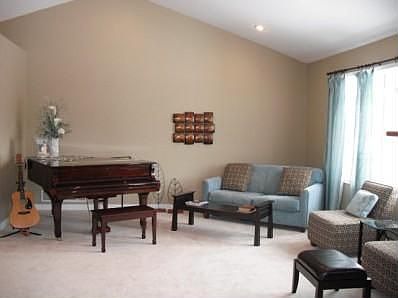 4th image of 621 Meadow Ln