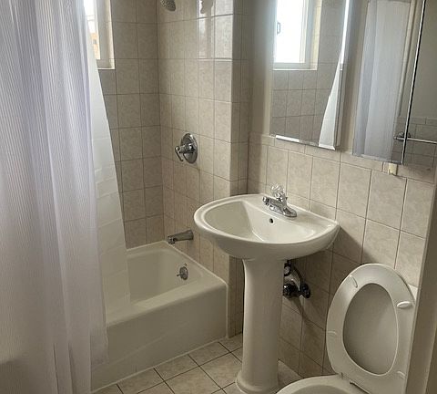 4th image of 239 Willow Ave #2