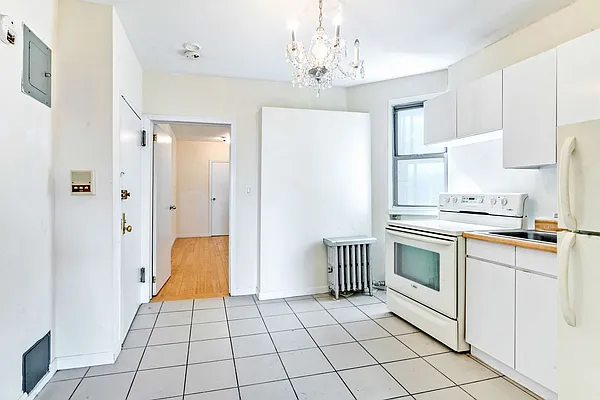 Rented by Anchor Associates | media 15