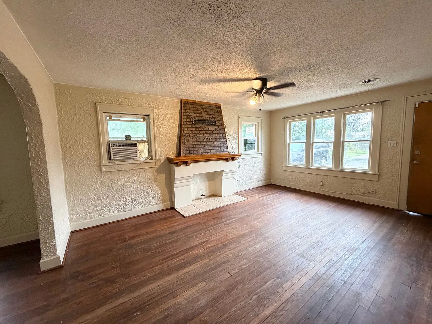 Large 2/1 in Gables — Photo 3