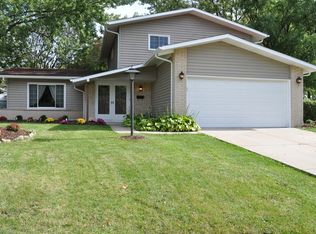 533 Fairview Cir, Schaumburg, IL