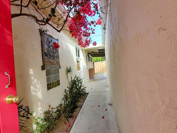 Inside entry door (court yard)