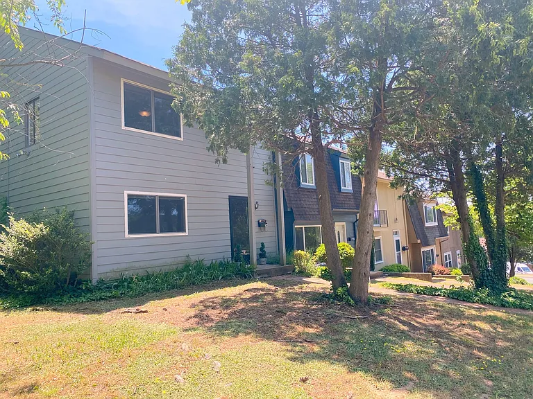 56 Woodlake Dr — Photo 20