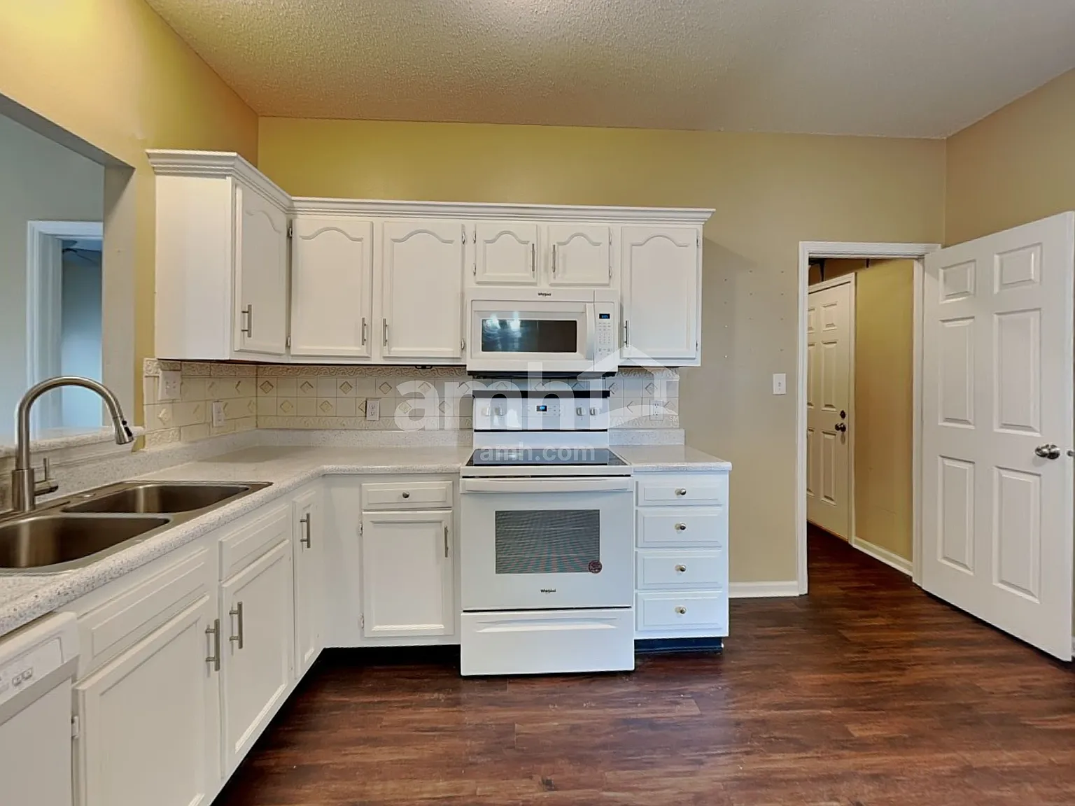 3 bed, 2.0 bath, 1222 sqft, $1,830 — Photo 3