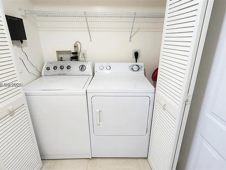 19501 W Country Club Dr #704 — Photo 15