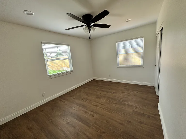 4745 Merrill Ave — Photo 15