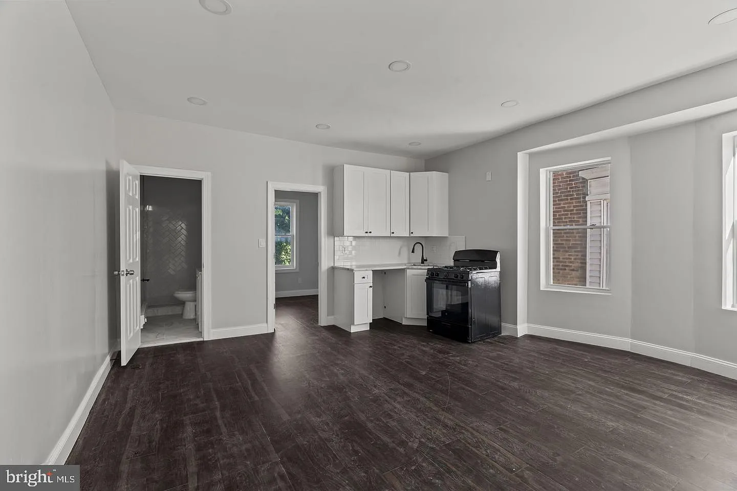 1 bed, 1.0 bath, 465 sqft, $1,100 — Photo 1