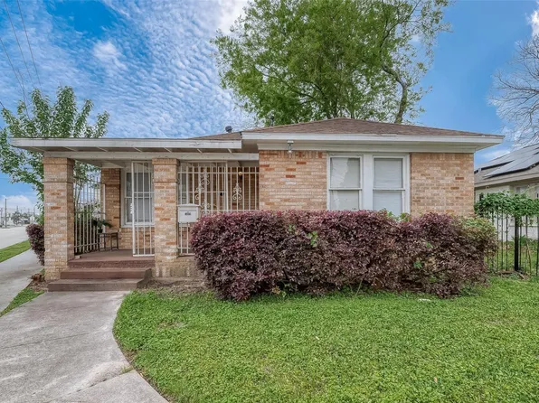 5009 N Main St, Houston, TX 77009