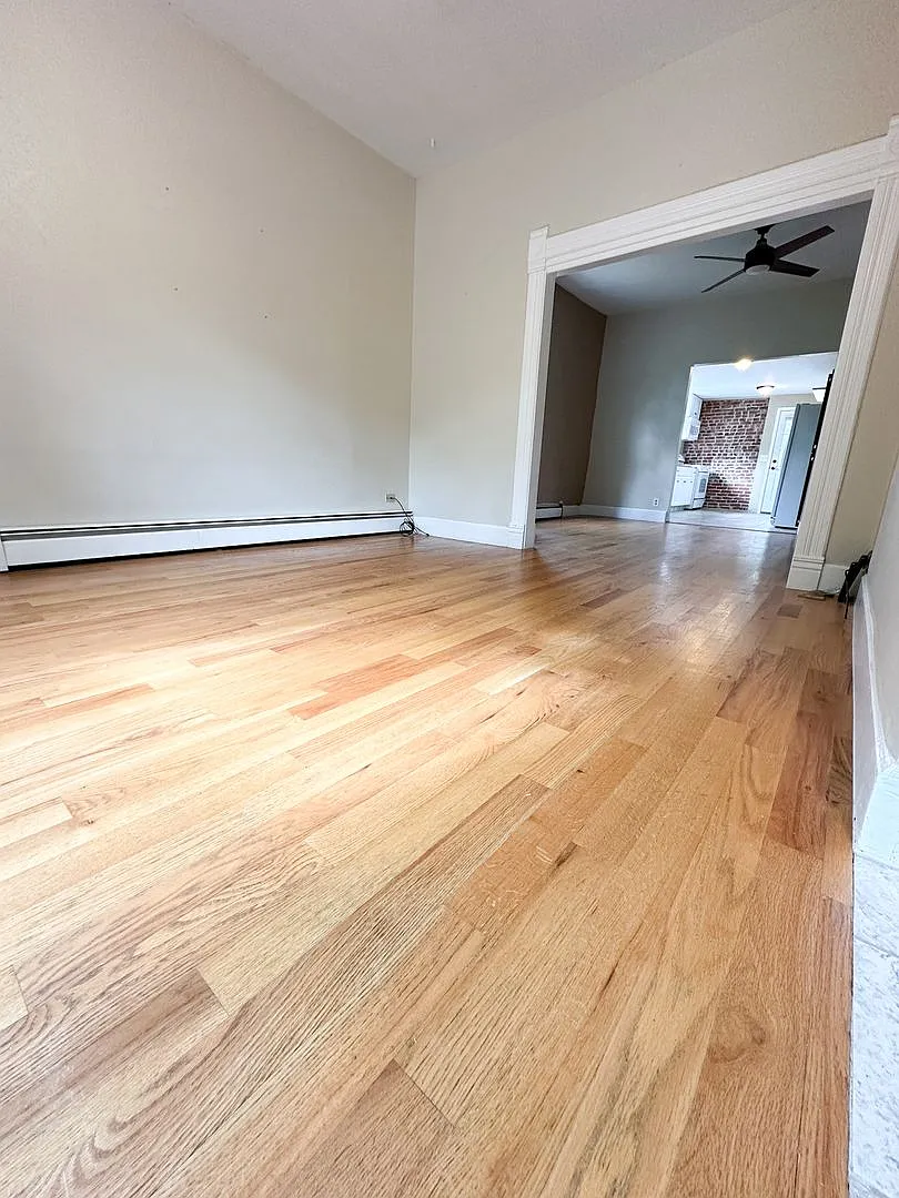 Adorable Sloan's Half Duplex — Photo 4