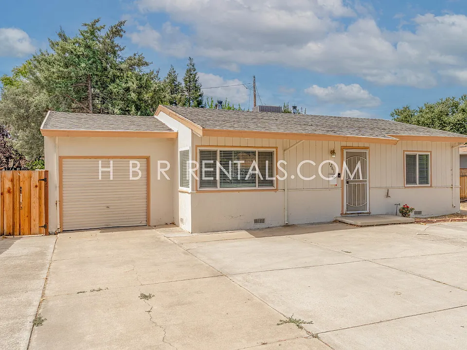 1261 N Tracy Blvd