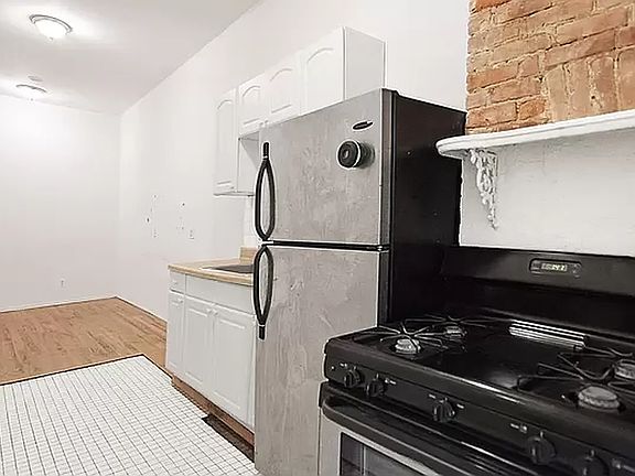 4th image of 903 Metropolitan Ave APT 3L