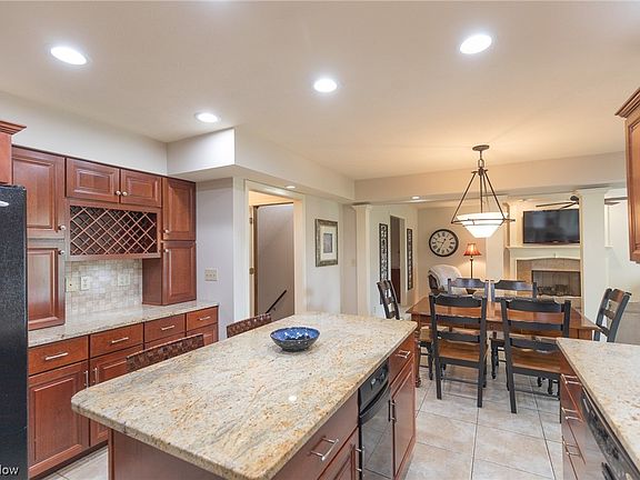 3rd image of 459 Gloucester Cir