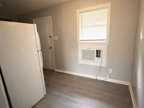 5th image of 615 Cedarwood Dr #408