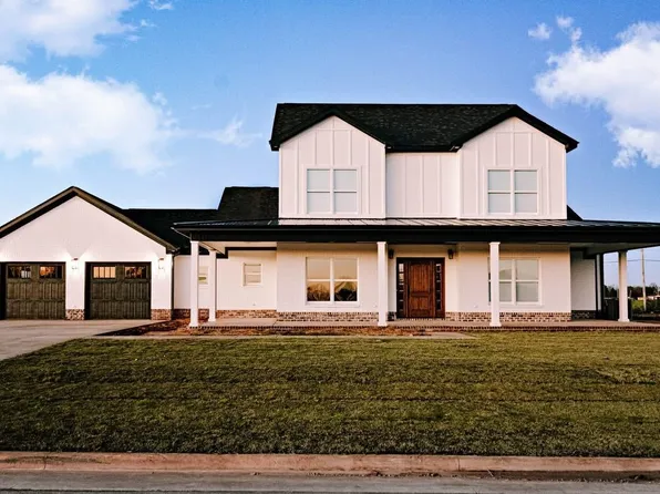41 Todd Dr, Muscle Shoals, AL 35661