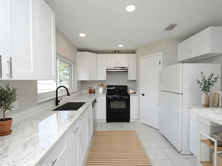 22831 John Rolfe Ln S — Photo 13
