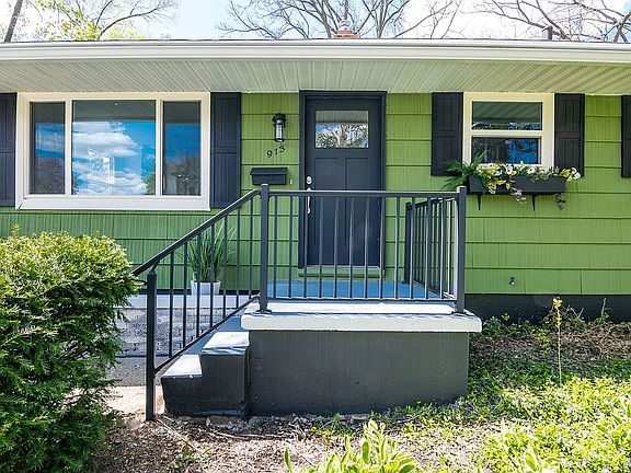 4th image of 913 Loyola Dr