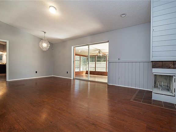 5th image of 323 Ashbourne Dr
