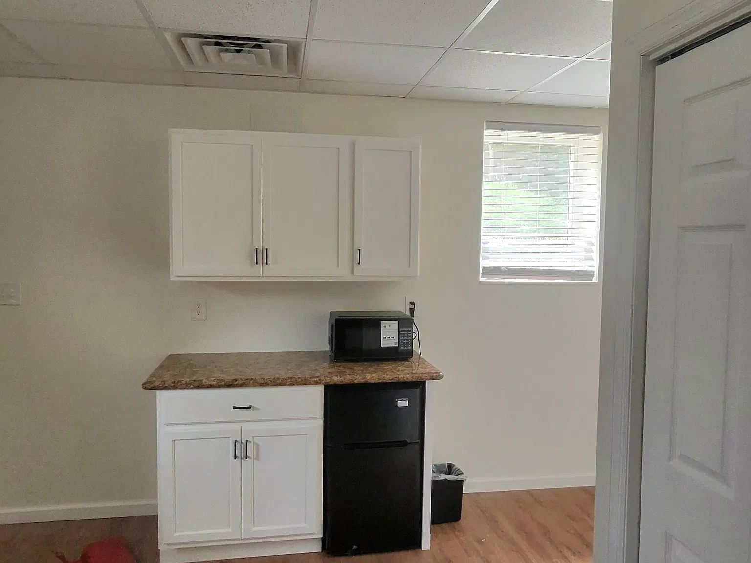 5 bed, 2400 sqft, $2,500 — Photo 2