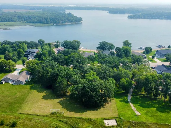 1486 Long Lake Dr, Detroit Lakes, MN 56501
