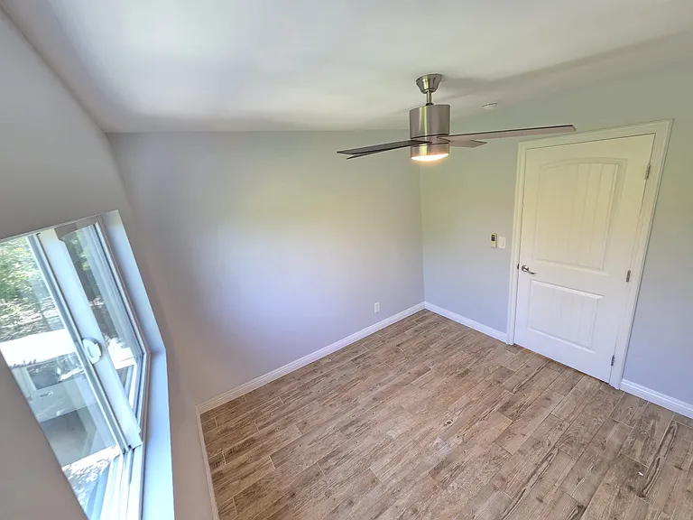 2518 W 5th st — Photo 16
