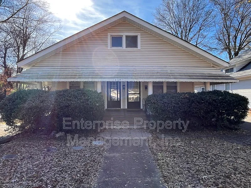 2187 Court Ave #201