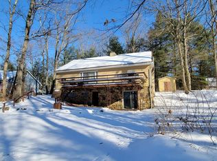 424 Sunset Forest Dr, Hawley, PA 18428