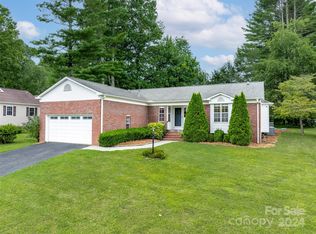 27 Saint Andrews Dr, Etowah, NC 28729