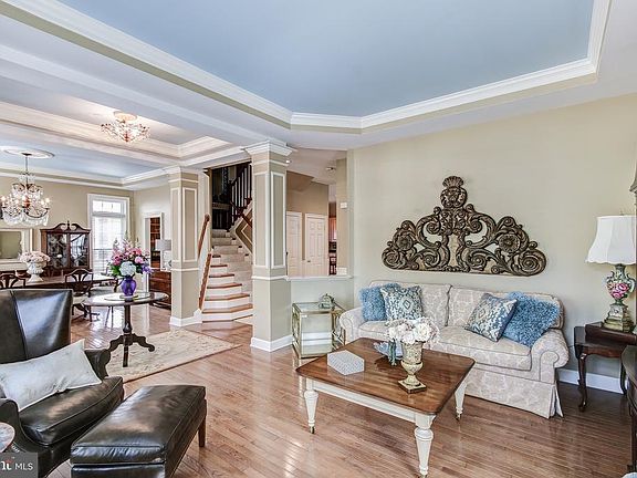 5th image of 203 Watkins Cir