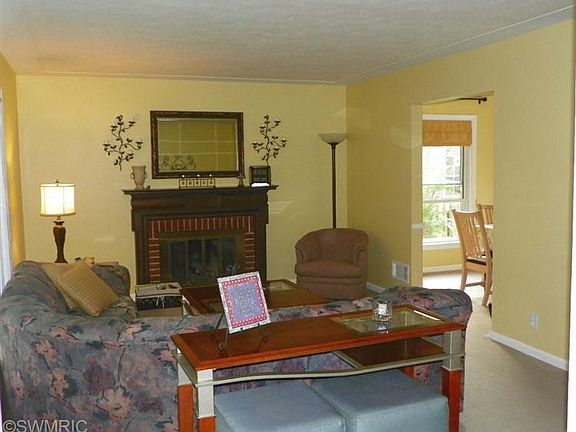 4th image of 2323 Estelle Dr SE