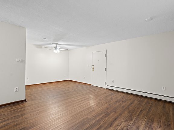 3rd image of 9 Thompson Rd APT 2B