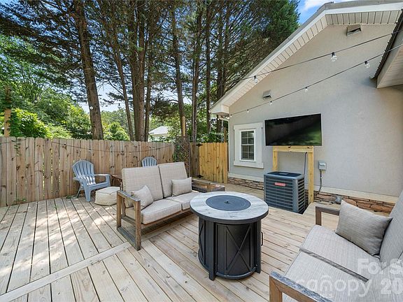 2nd image of 2717 Arnold Dr