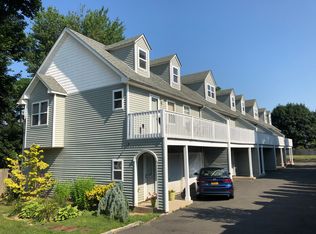 34 Grove St, Glen Cove, NY 11542