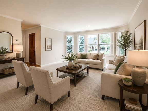 4th image of 910 E Woodland Hills Cir