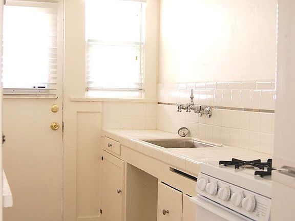 4th image of 1912 E Bermuda St APT 8