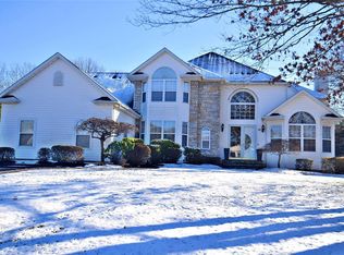 17 Stadium Blvd, East Setauket, NY 11733
