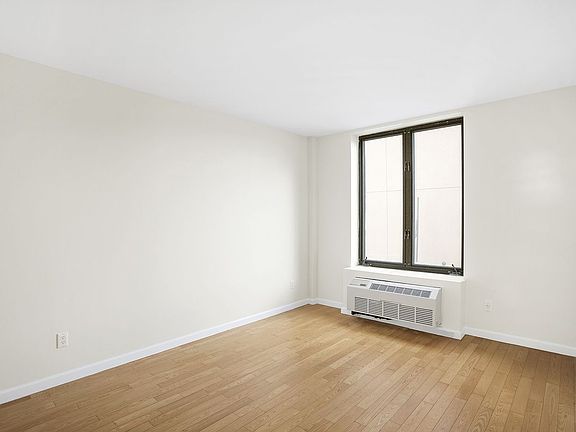 3rd image of 226 Montrose Ave APT 3B