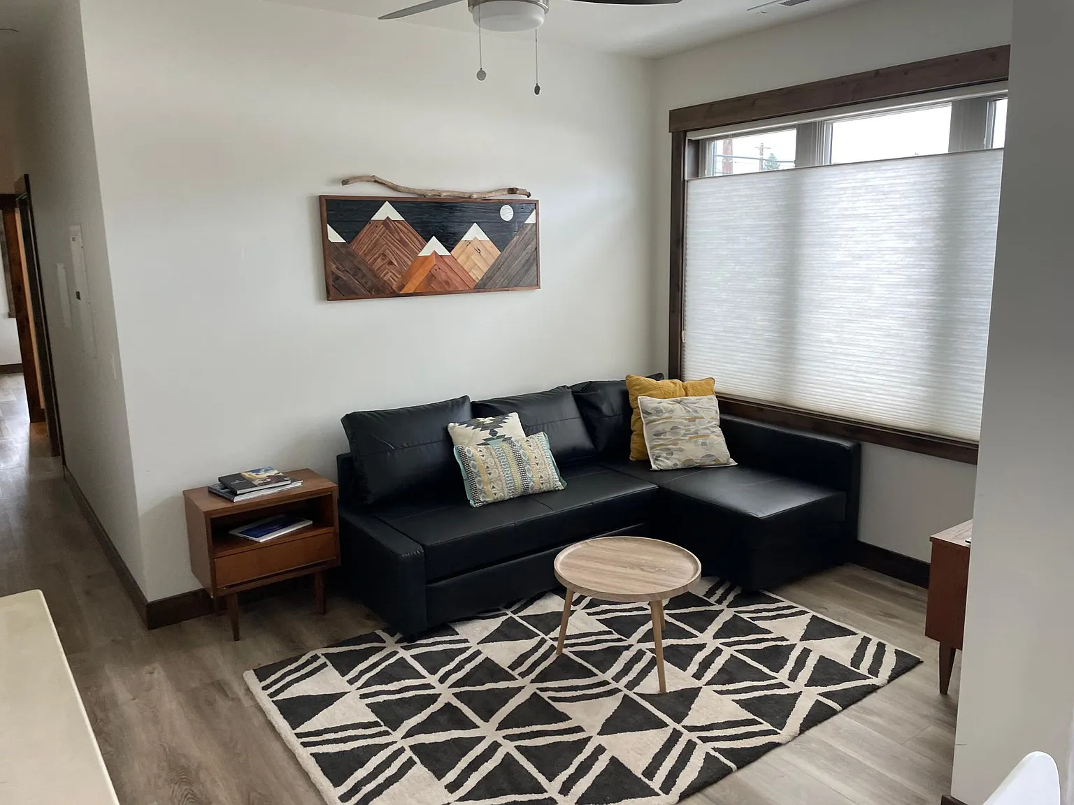 2 bed, 886 sqft, $1,950 — Photo 1