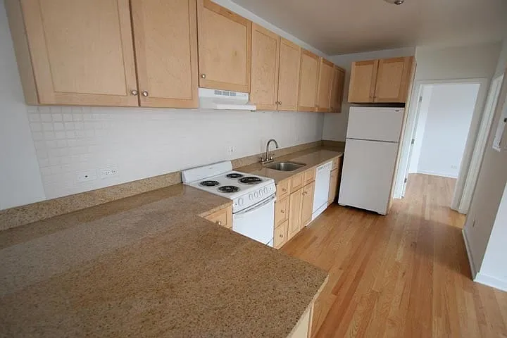 Kenwood Court — Photo 31