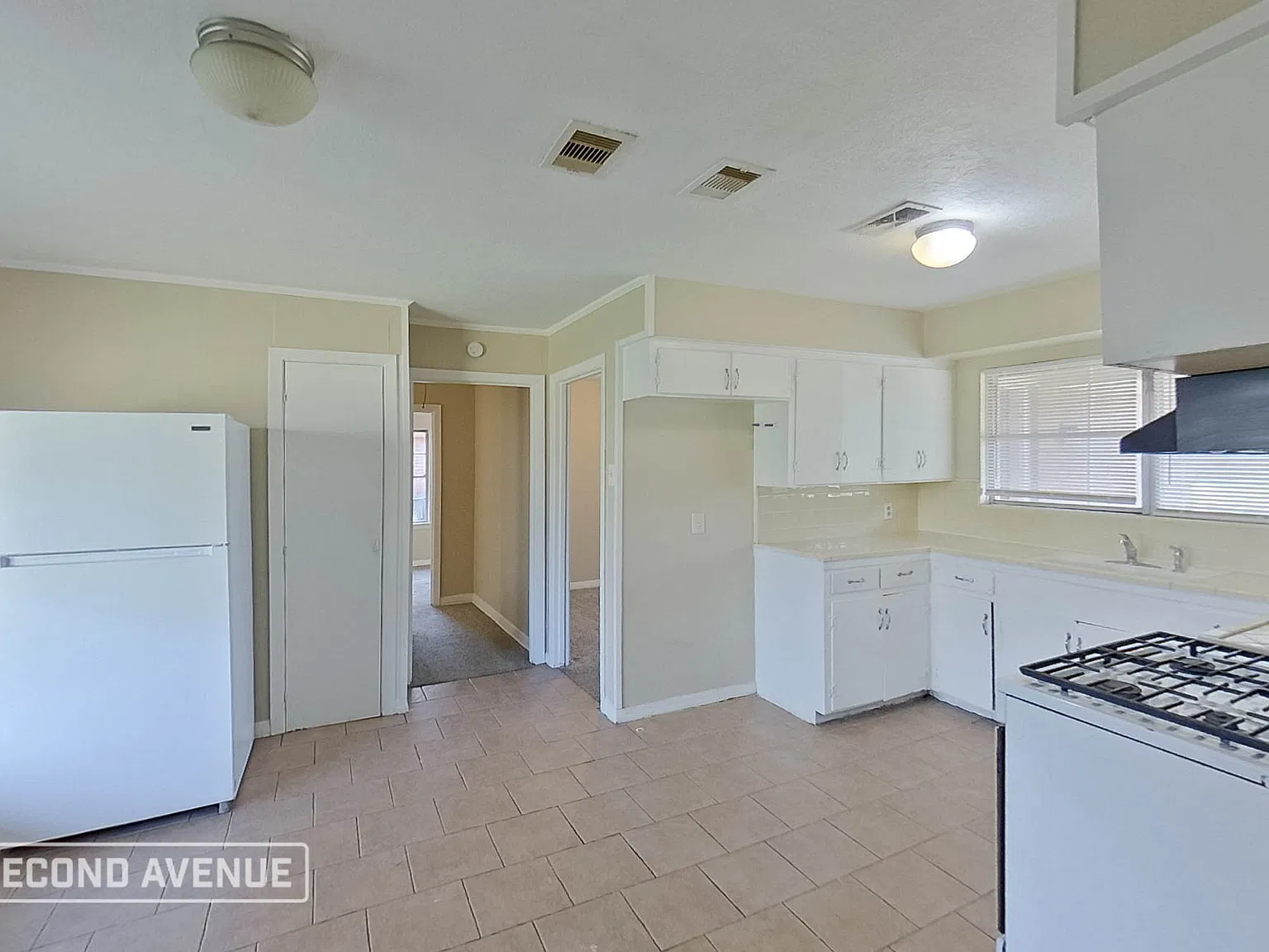 4 bed, 1.5 bath, 1713 sqft, $1,449 — Photo 3