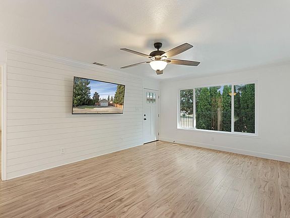 5th image of 2223 W Elm St