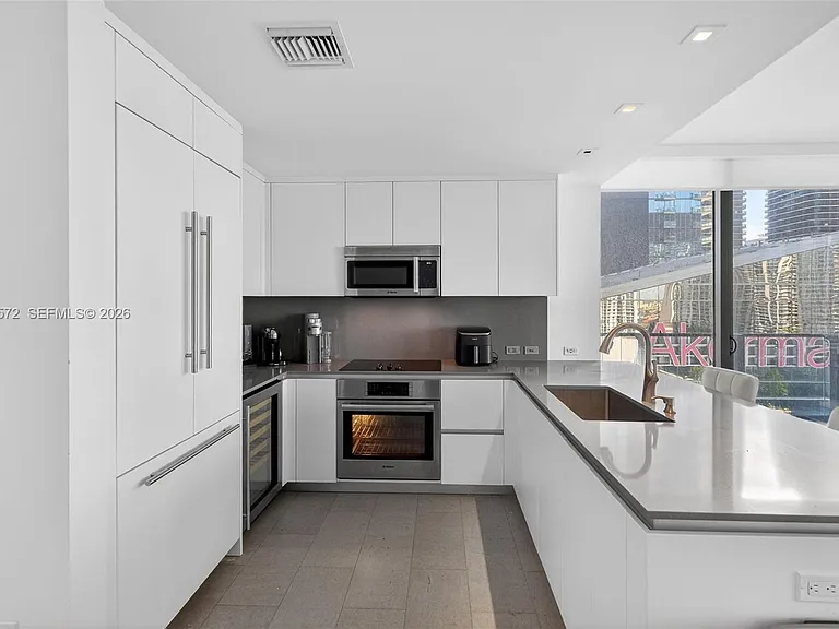 68 SE 6th St #1702 — Photo 9