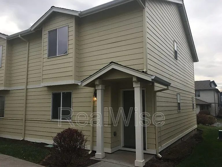 2621 NW Cedar Ave #4 — Photo 2