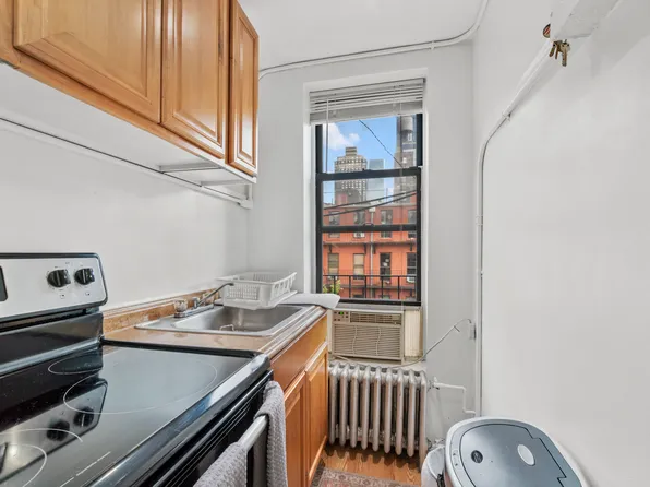 430 West 46th Street image 6 of 14