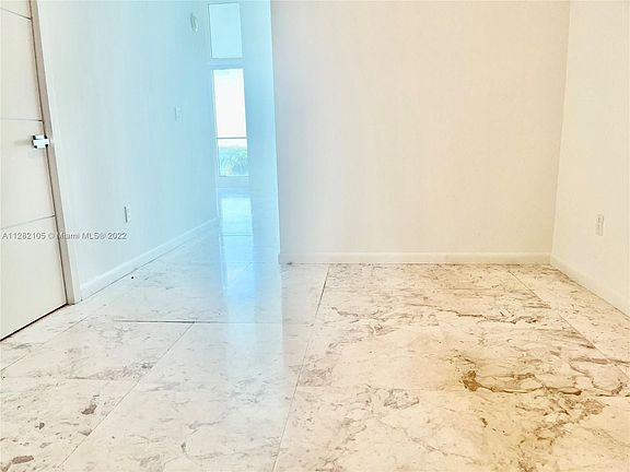 3rd image of 1800 N Bayshore Dr APT 407