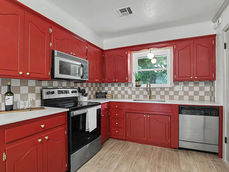 1715 Edgewood Dr — Photo 13