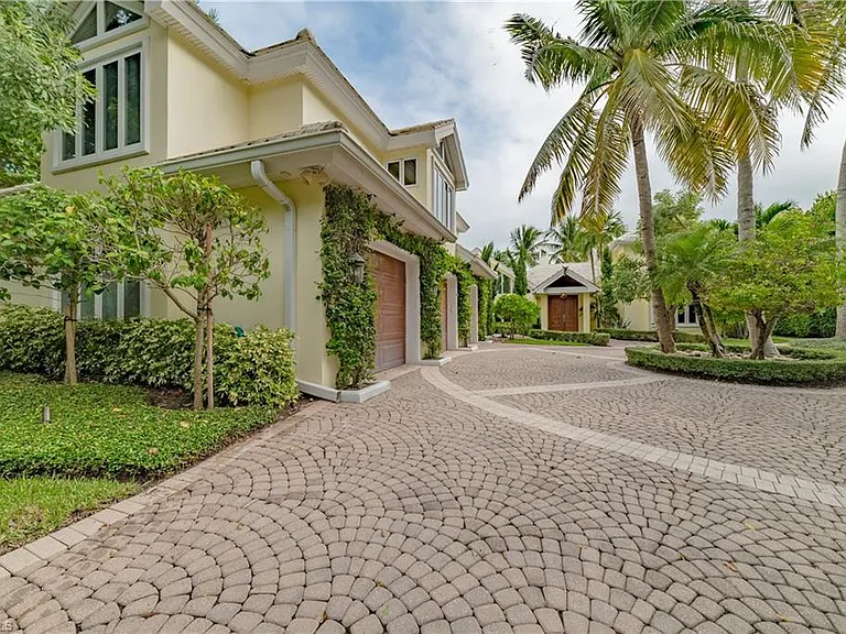 883 Galleon Dr — Photo 3