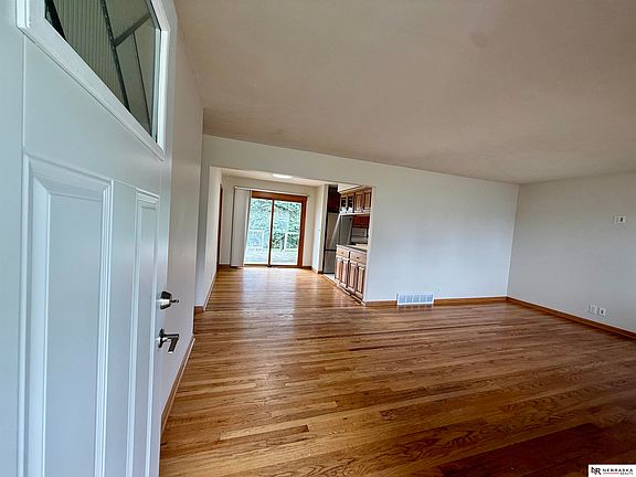 3rd image of 8304 Seward St