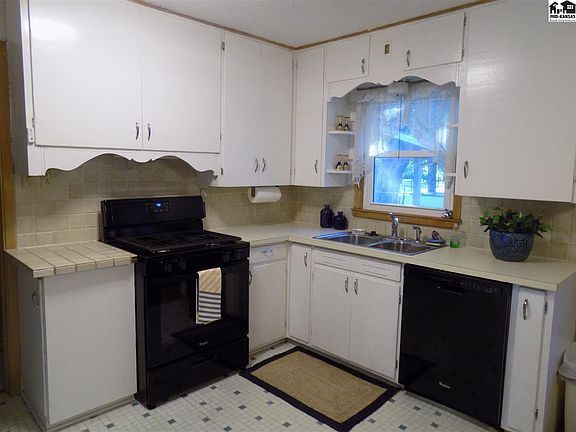 3rd image of 2108 N Van Buren St