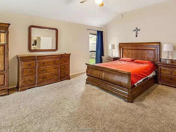3rd image of 716 Summerglen Dr