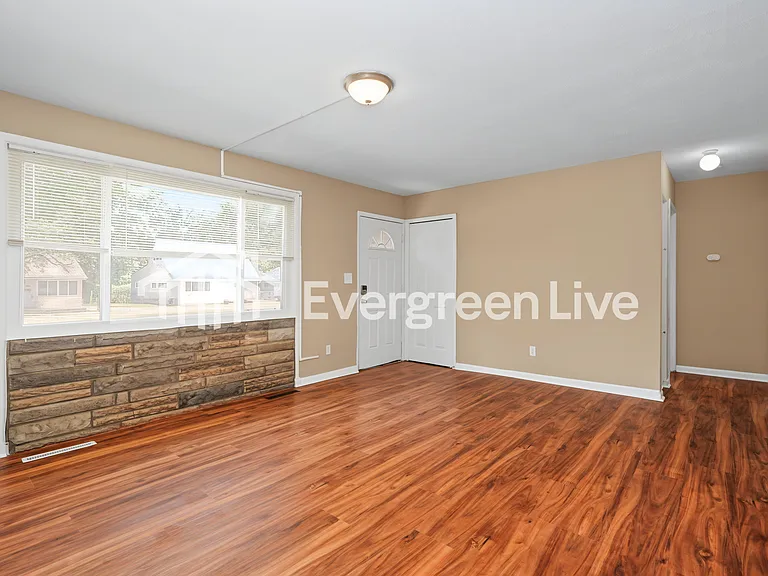 2417 Dawnlight Ave — Photo 2